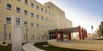 La nena quedó internada en el hospital Rawson.