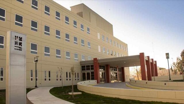 La nena quedó internada en el hospital Rawson.