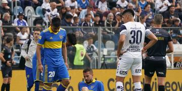 En el comienzo del partido, Benedetto se lesionó vs. Gimnasia y le dejó su lugar al Toro Morales. (Gentileza Clarín).