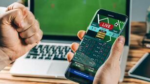 Las apuestas "online" son cada vez más populares entre adolescentes. (Freepik)