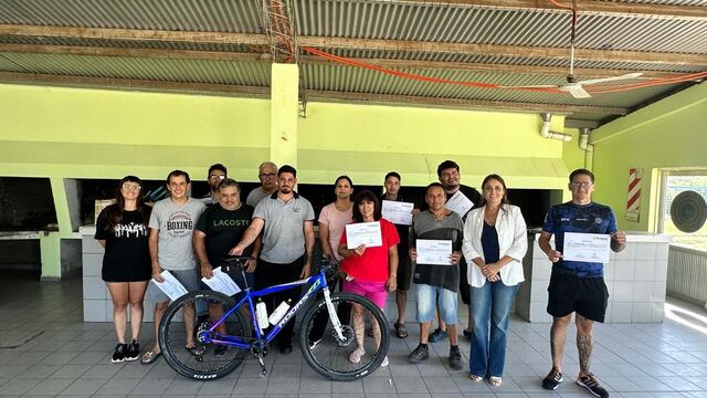 Terminó el taller de refacción de bicicletas