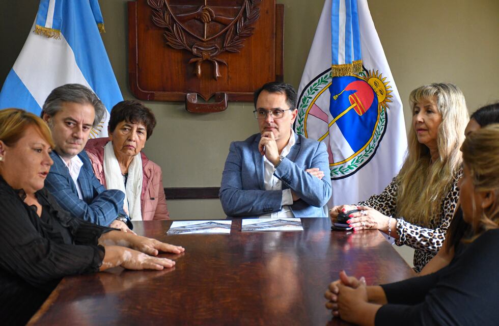 Reconocen a proteccionista por 20 años salvando animales callejeros en Jujuy