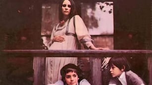 Nacha con sus hijos en el pasado.