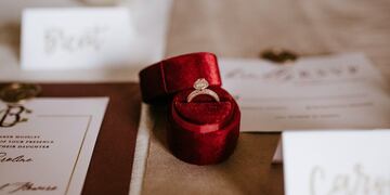 Correntino enamorado le pidió casamiento a su novia con una hamburguesa