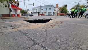 Socavón en Suipacha y Rivadavia