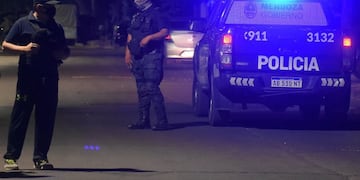 Estaban cenando en el patio y unos delincuentes le robaron dinero y una camioneta en Maipú. Imagen Ilustrativa