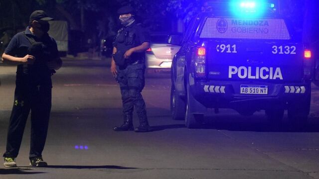 Estaban cenando en el patio y unos delincuentes le robaron dinero y una camioneta en Maipú. Imagen Ilustrativa