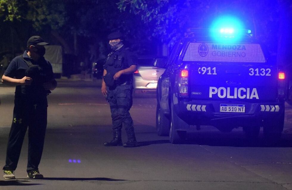 Ladrones los sorprendieron mientras cenaban y les robaron en Maipú