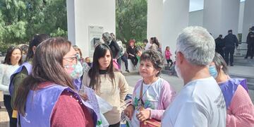Caso Cecilia Basaldua asesinada en Capilla del Monte Padres y familiares a la salida de los Tribunales de Cruiz del Eje en donde se raliza el juiciio Mayo 2022 Foto Fernando Aguero