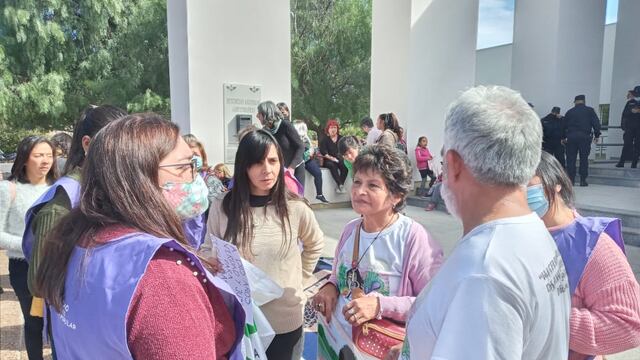 Caso Cecilia Basaldua asesinada en Capilla del Monte Padres y familiares a la salida de los Tribunales de Cruiz del Eje en donde se raliza el juiciio Mayo 2022 Foto Fernando Aguero