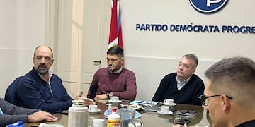 El diputado provincial Gabriel Real recibió a Maximiliano Pullaro y José Corral en Rosario.