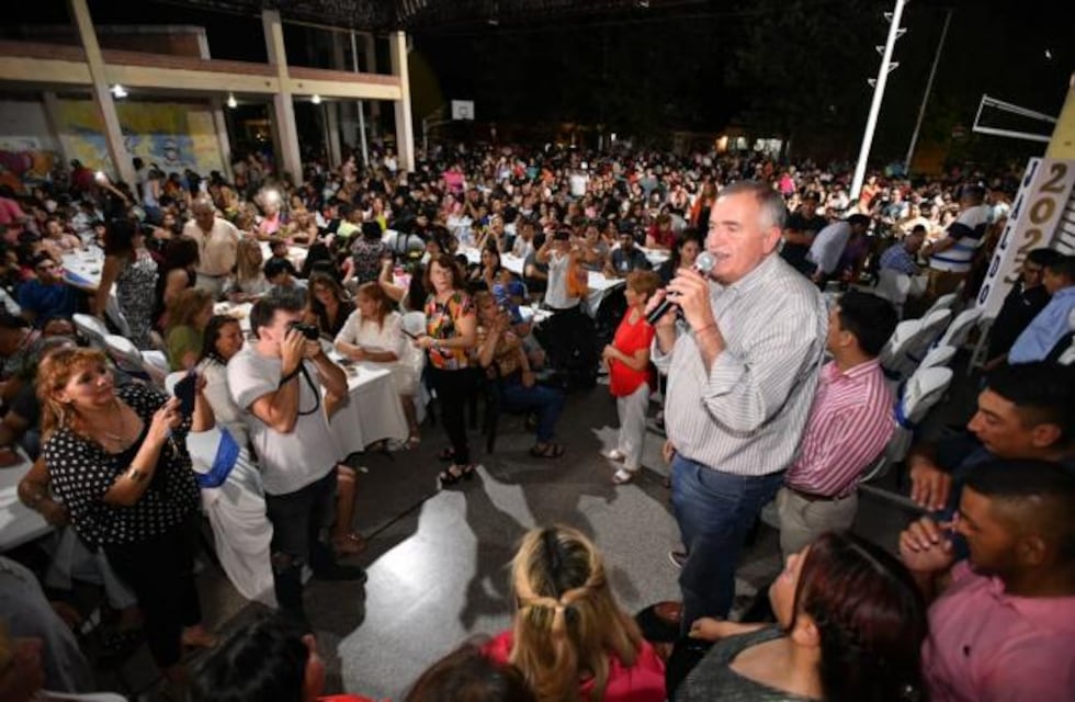 Jaldo participó en la cena de fin de año de cocinas y merenderos de la Capital