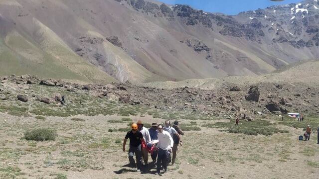 Rescataron a una turista estadounidense que sufrió una caída en la zona de Alta Montaña en El Sosneado.
