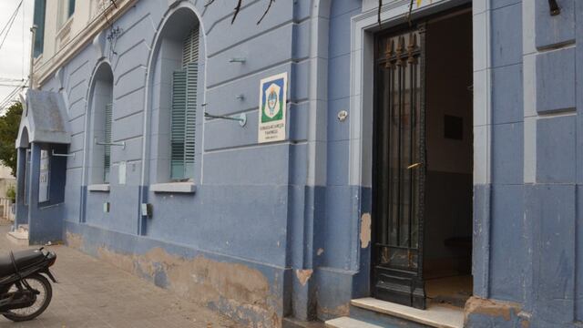 Los niños fueron dejados en la Comisaría de la Mujer que luego radicó una denuncia ante la Justicia de Bahía Blanca.