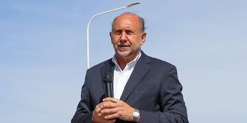 Omar Perotti cerró la posibilidad de reabrir la paritaria antes de octubre