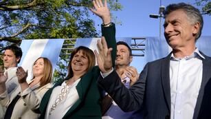 Patricia Bullrich acompañada de Macri y Vidal en el cierre de campaña.