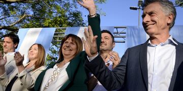 Patricia Bullrich acompañada de Macri y Vidal en el cierre de campaña.