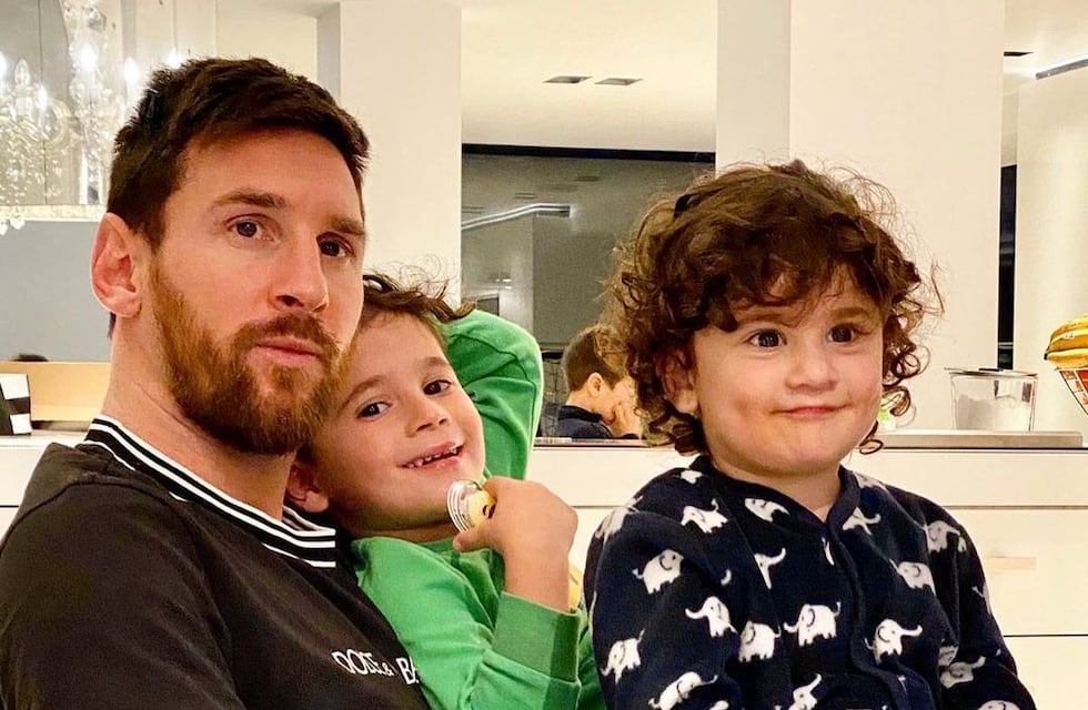 Lionel Messi sorprendió con espejo televisor para ver a la selección de futsal