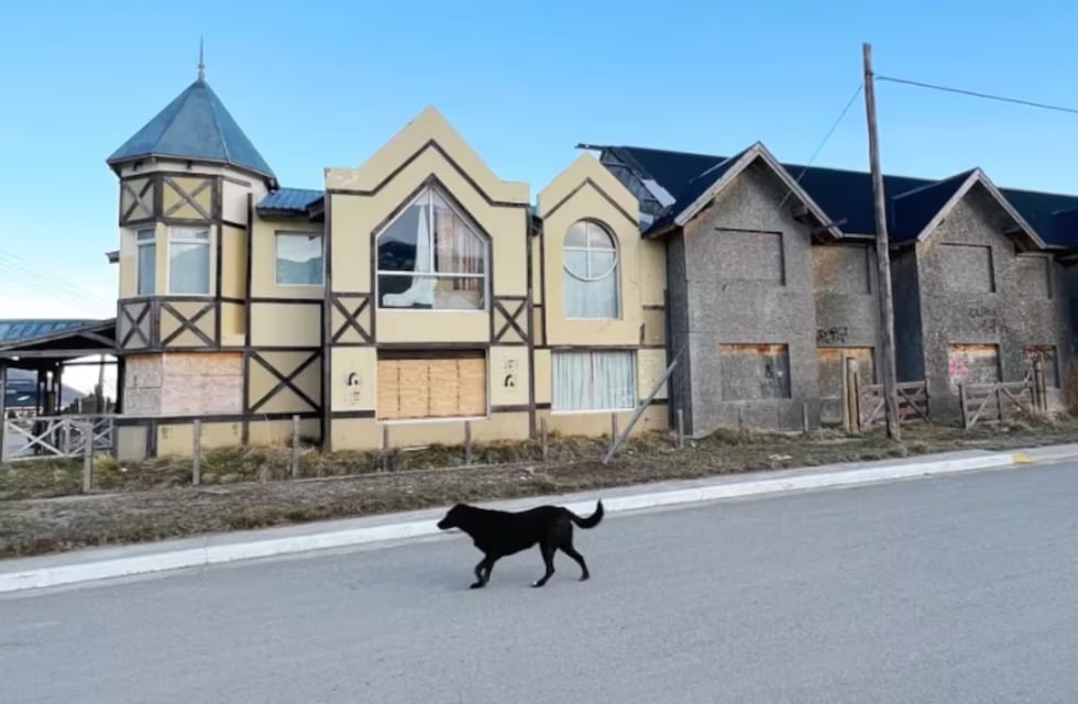 Apareció un muerto dentro de un hotel de los Kirchner, que está ocupado ilegalmente: qué pasó