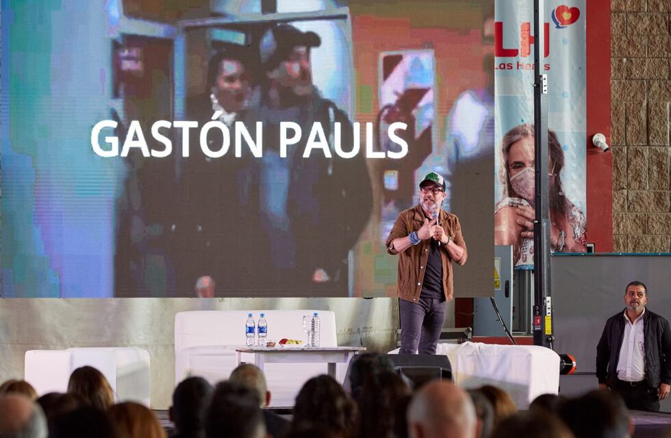 Gastón Pauls habló de su adicción a las drogas ante más de 3 mil estudiantes de Las Heras