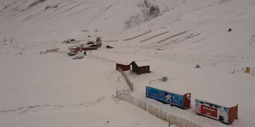 Los Puquios reabre su parque de nieve para aprovechar las últimas nevadas.