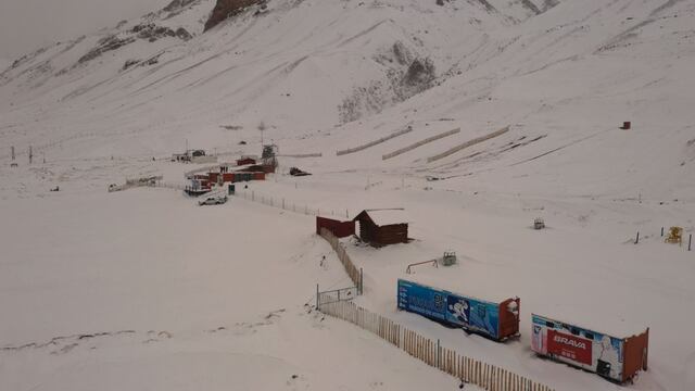Los Puquios reabre su parque de nieve para aprovechar las últimas nevadas.