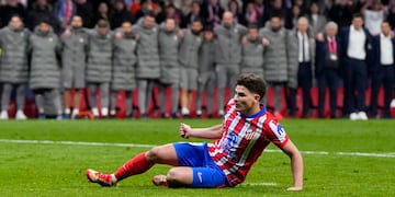 Julián Álvarez en la tanda de penales de Atlético de Madrid y Real Madrid en los octavos de final de la Liga de Campeones. (AP Foto/Manu Fernández)