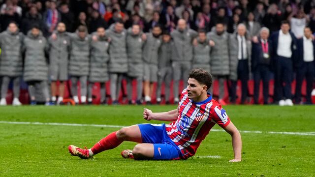 Julián Álvarez en la tanda de penales de Atlético de Madrid y Real Madrid en los octavos de final de la Liga de Campeones. (AP Foto/Manu Fernández)