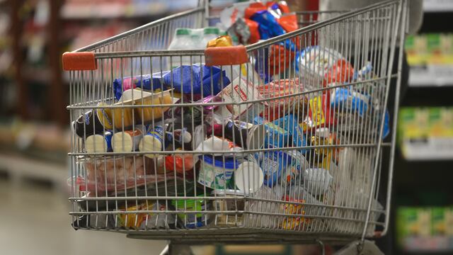 Compras en el supermercado Libertad precios inflación gondolas alimentos productos de limpieza 13 abril 2022 foto Javier Ferreyra