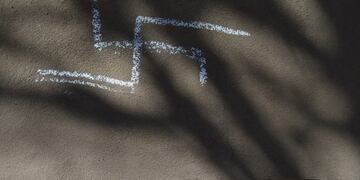 La pintada fue descubierta por Vanessa Lerner en su casa, este sábado.