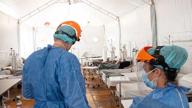 Esperan por los resultados de otros trabajadores que tuvieron contacto estrecho con los infectados. (Pedro Castillo)