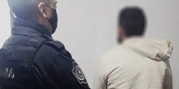Terminó detenido por ejercer violencia contra su madre.