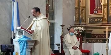 Monseñor Barba durante la homilía que rezó en el tradicional Tedeum por el Día de la Independencia en la Parroquia Nuestra Señora de la Merced en Villa Mercedes. Gentileza El Diario