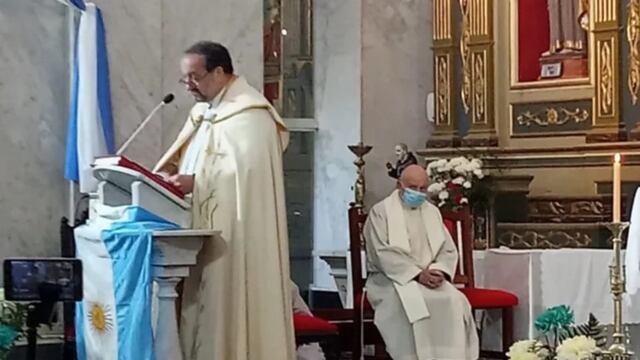 Monseñor Barba durante la homilía que rezó en el tradicional Tedeum por el Día de la Independencia en la Parroquia Nuestra Señora de la Merced en Villa Mercedes. Gentileza El Diario