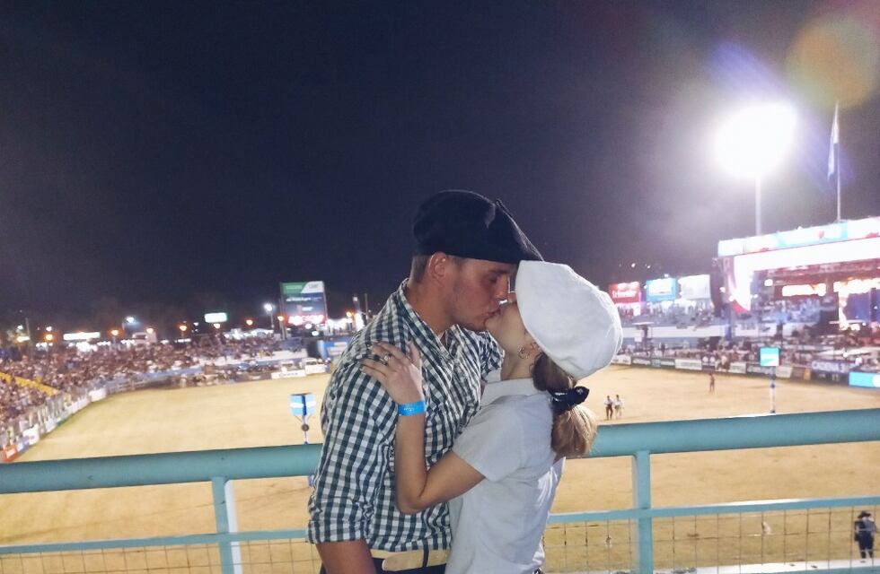 Video: en pleno Festival de Jesús María, le pidió casamiento a su novia