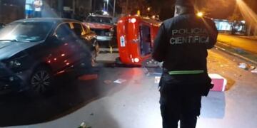 Alcohol al volante: chocó, volcó y se negó a recibir atención médica.