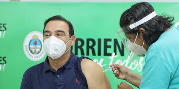 Gustavo Valdés recibió la segunda dosis de la vacuna rusa.