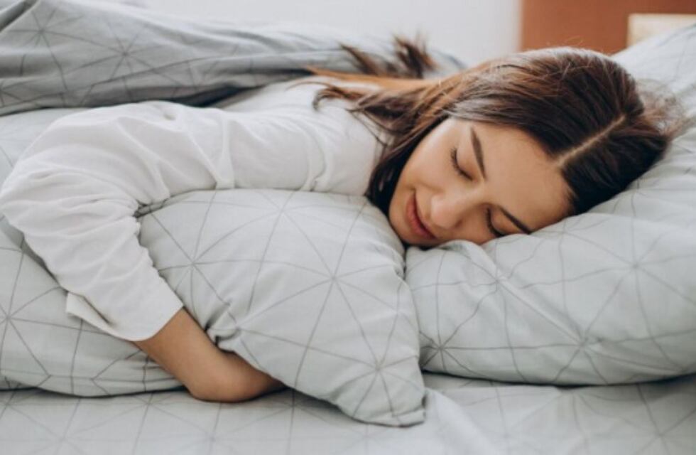 Esto es lo que tenés que hacer para no despertarte a la noche y poder dormir hasta el otro día
