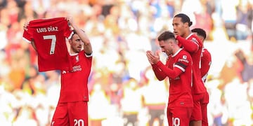 El portugués luciendo la camiseta de Luis Díaz, cuando el colombiano tenía al padre secuestrado.