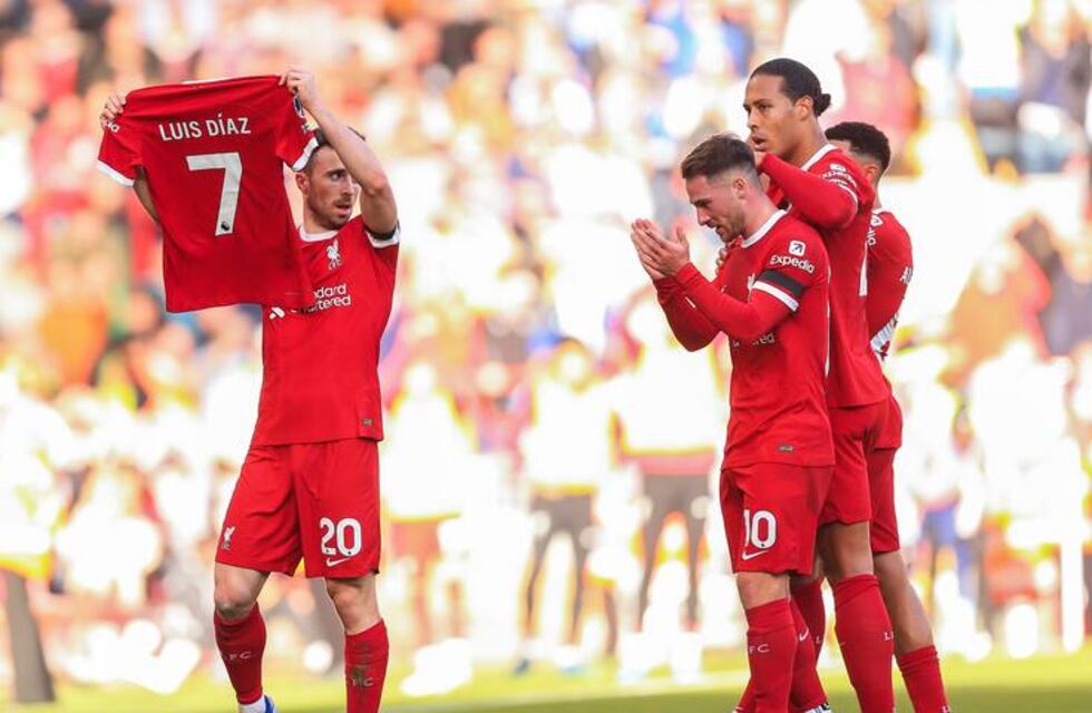 Es sudamericano, no fue al funeral de Diogo Jota, se mostró de “fiesta” con influencers y podría irse del Liverpool