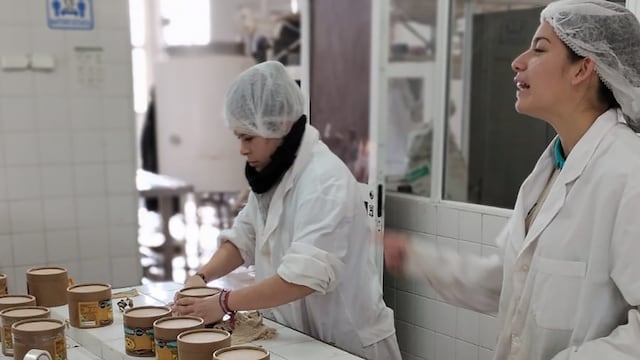 El dulce de leche del mejor alfajor triple del país se produce en Entre Ríos.