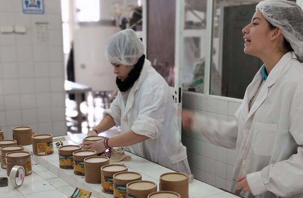 El mejor alfajor triple del país lleva un dulce de leche que se produce en una escuela entrerriana