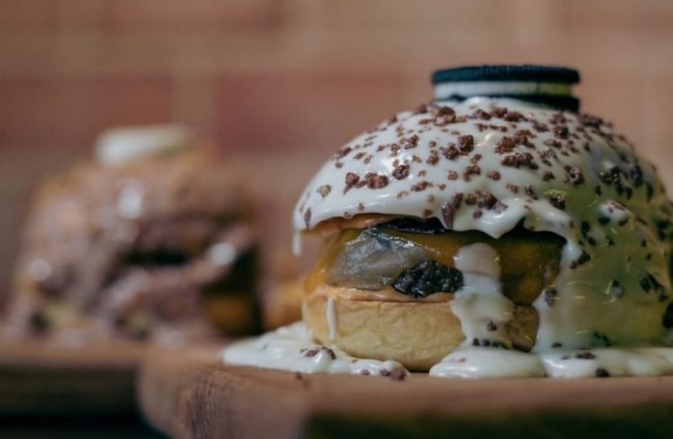 Hamburguesa con Oreo: la polémica propuesta de un reconocido local gastronómico de Córdoba