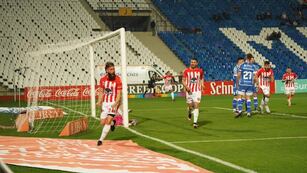 Ezequiel Parnisari abrió el marcador para Instituto en Mendoza. Después, se "empató" con un gol en contra.