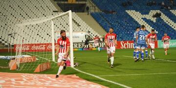 Ezequiel Parnisari abrió el marcador para Instituto en Mendoza. Después, se "empató" con un gol en contra.