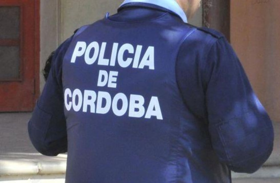 Robo en Carlos Paz: jóvenes delincuentes se llevaron una moto y quedaron filmados