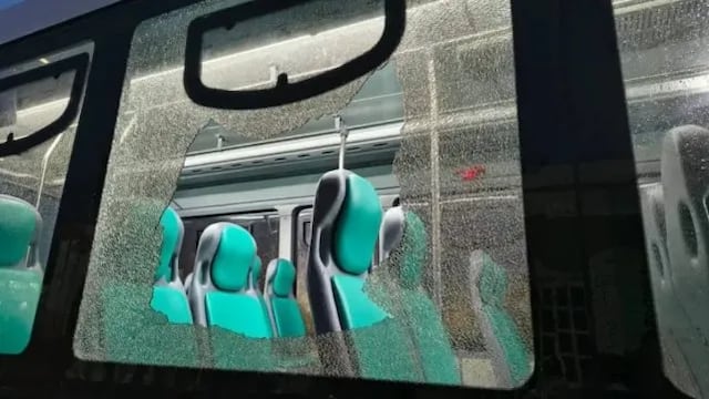 Rompieron la ventanilla de un colectivo urbano de Paraná: ya son tres las unidades dañadas