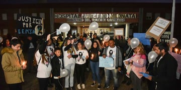 A un año de que se hiciera publico el caso, se convocaron las familias de los bebes fallecidos, en el Hospital Materno Neonatal (Facundo Luque / La Voz)