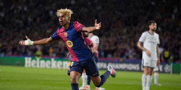 Lamine Yamal, del Barcelona, festeja tras anotar ante el Inter en la ida de las semifinales de la Liga de Campeones, el miércoles 30 de abril de 2025 (AP Foto/Emilio Morenatti)