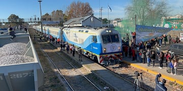 El tren de pasajeros ya está en San Luis y pronto emprenderá viaje con rumbo a Mendoza. Foto: Gentileza Pablo Anglat.